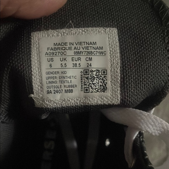 Converse Kids/Womens High-Top Sneakers - Black-multicolored (NWOT) - Picture 4 of 6